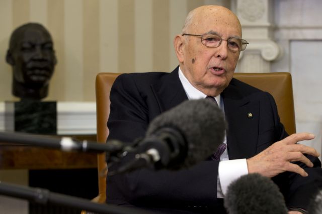 Υπευθυνότητα και μέτρο ζητά από τους ιταλούς ηγέτες ο Ναπολιτάνο